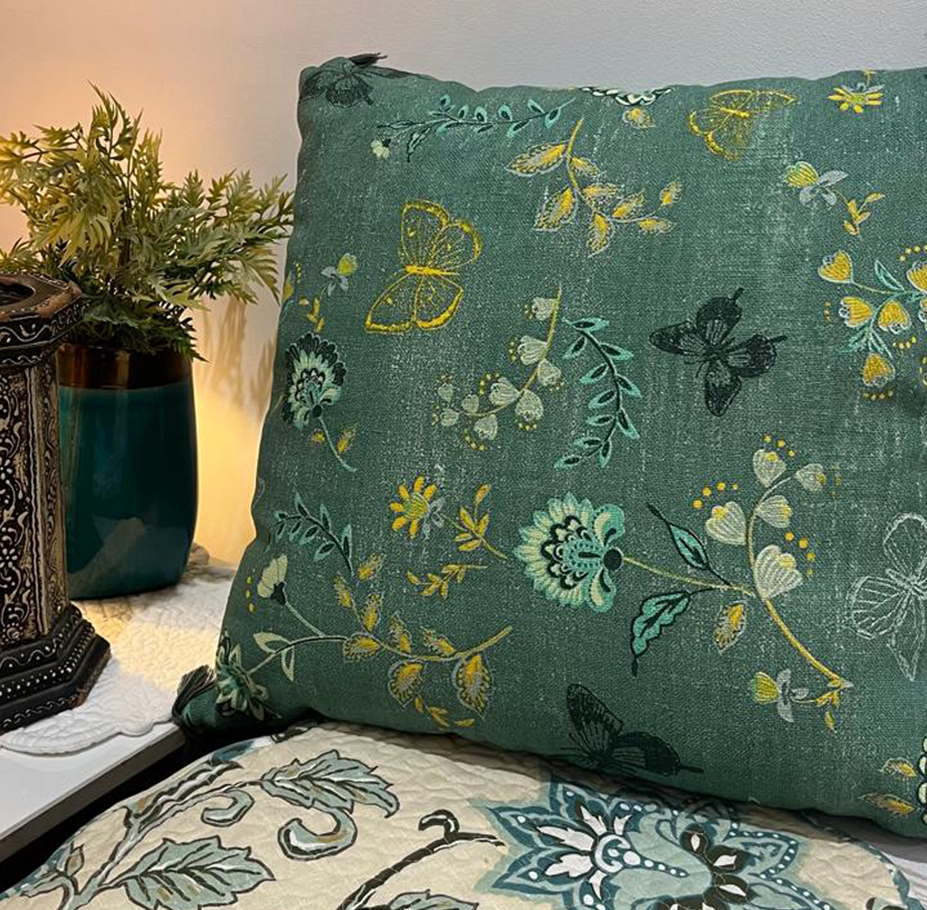 Gulzar-e- Zeenat Cushion